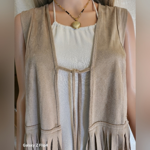Bohemian/Western Tan Fringe Faux Suede Vest, EUC, Large - Picture 4 of 10